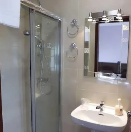 Konukevi Bassalis 2*